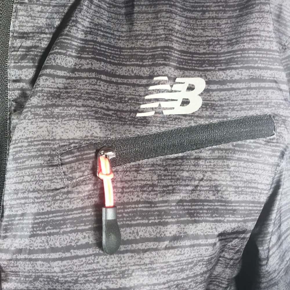 New Balance wind breaker Size L 💓 - Picture 6 of 9